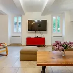 Batisse Provencale Avec Piscine Tatil Evi Banon