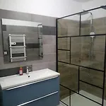 Batisse Provencale Avec Piscine 別荘 *