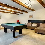 Batisse Provencale Avec Piscine 別荘 *