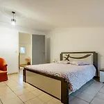 Batisse Provencale Avec Piscine *