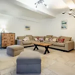 Batisse Provencale Avec Piscine *