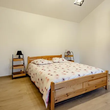 Batisse Provencale Avec Piscine *