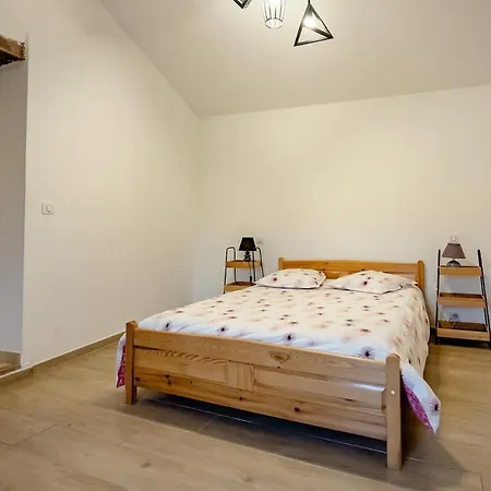 Batisse Provencale Avec Piscine Сasa de vacaciones *