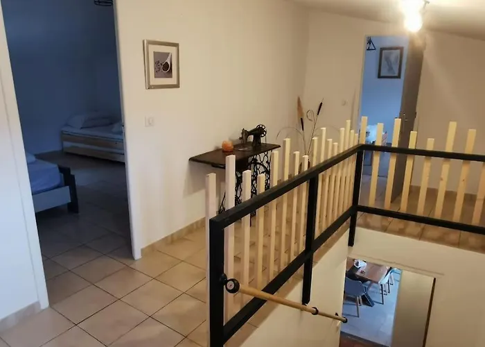 Hébergement de vacances Bâtisse Provençale Avec Piscine *