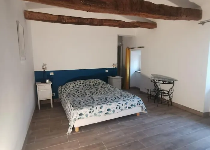 Hébergement de vacances Bâtisse Provençale Avec Piscine *