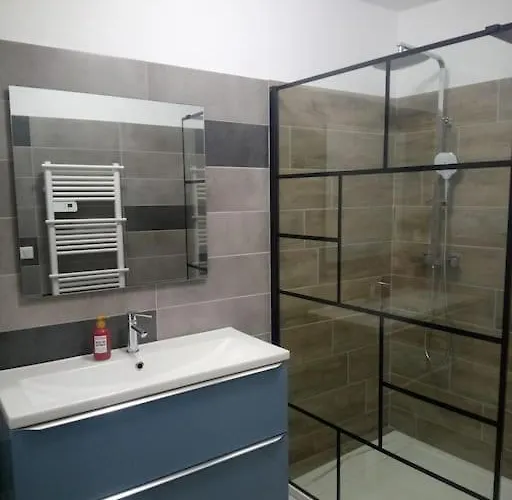 Bâtisse Provençale Avec Piscine Hébergement de vacances *