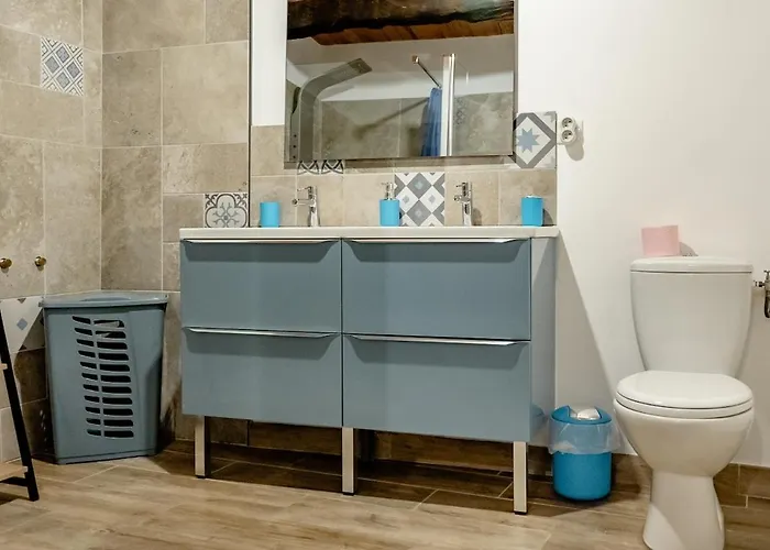 Hébergement de vacances Bâtisse Provençale Avec Piscine *