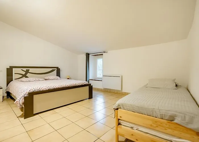 Hébergement de vacances Bâtisse Provençale Avec Piscine