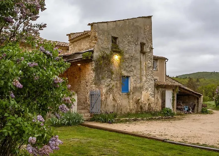 Hébergement de vacances Bâtisse Provençale Avec Piscine *