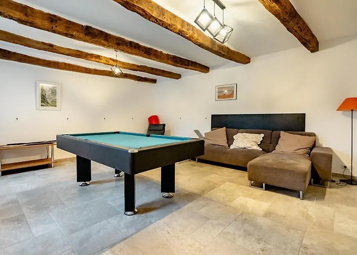 Bâtisse Provençale Avec Piscine Hébergement de vacances *