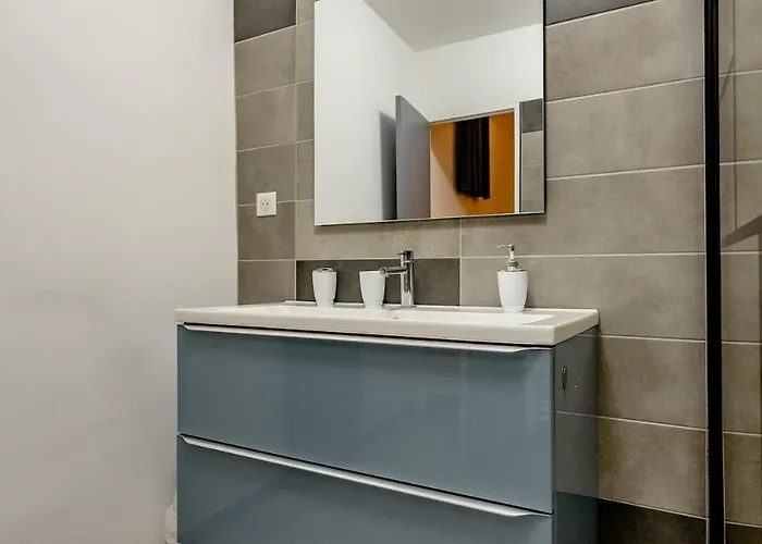 Bâtisse Provençale Avec Piscine Hébergement de vacances Banon