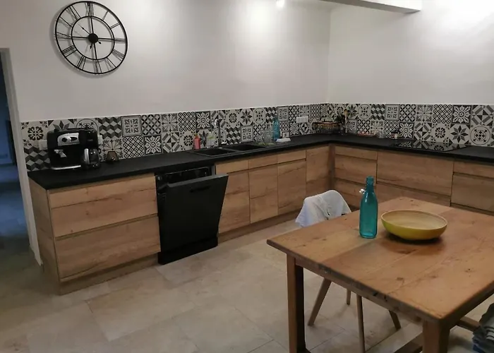 Bâtisse Provençale Avec Piscine Hébergement de vacances Banon