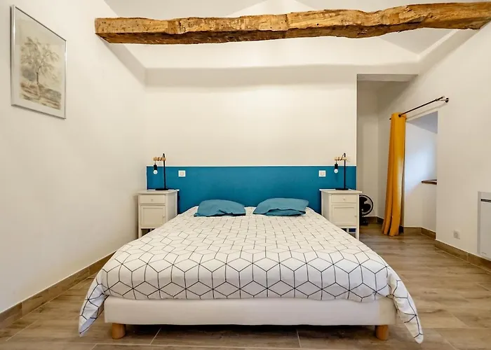 Bâtisse Provençale Avec Piscine Hébergement de vacances