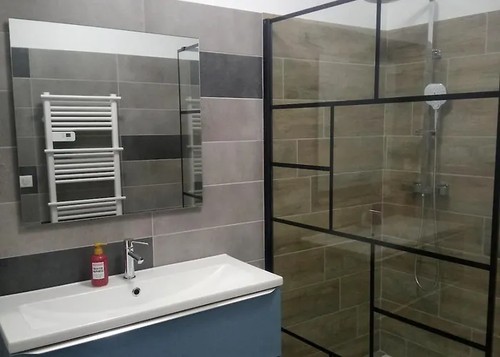 Hébergement de vacances Bâtisse Provençale Avec Piscine *