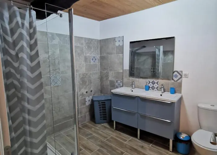 Bâtisse Provençale Avec Piscine Hébergement de vacances