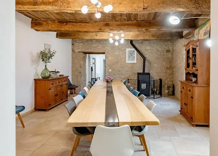 Hébergement de vacances Bâtisse Provençale Avec Piscine Banon